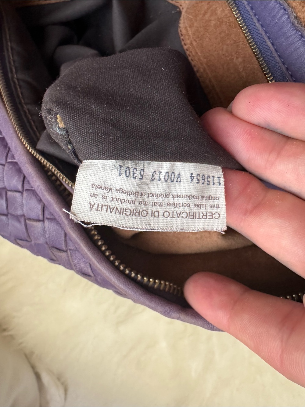 Bottega Veneta, a purple intrecciato leather hobo bag. - Picture 8 of 9